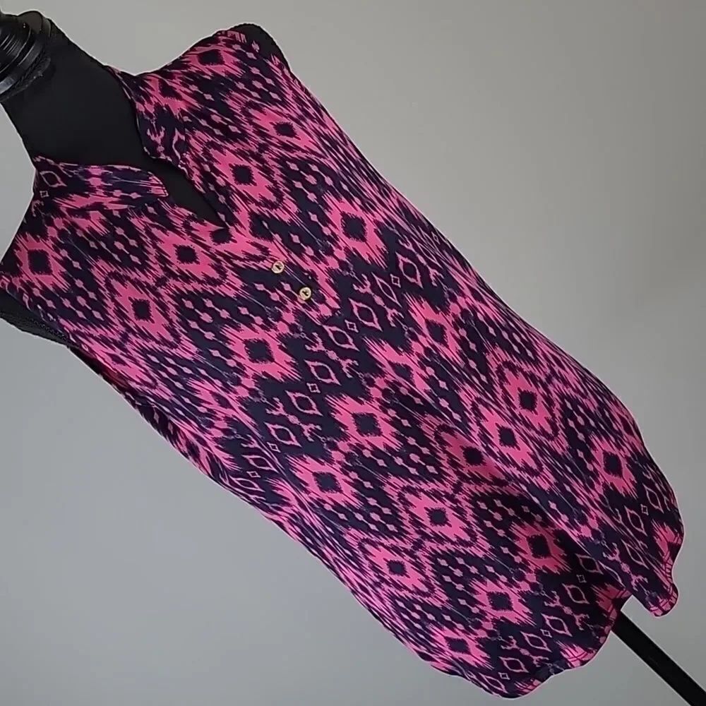 Carol Rose sz L pink and navy geometric design tunic top